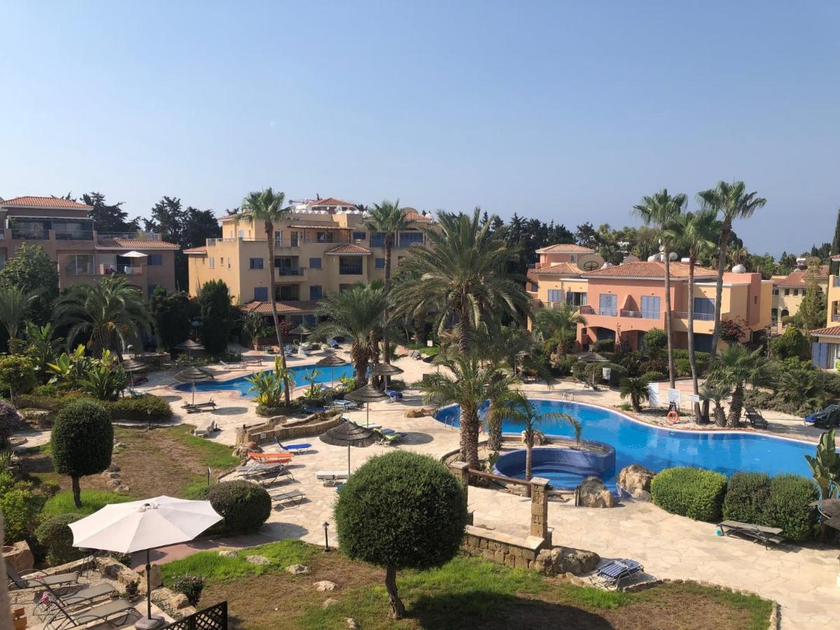 Limnaria Gardens - 1 Bedroom, Sunny Apartment With Stunning Pool Views Paphos Extérieur photo