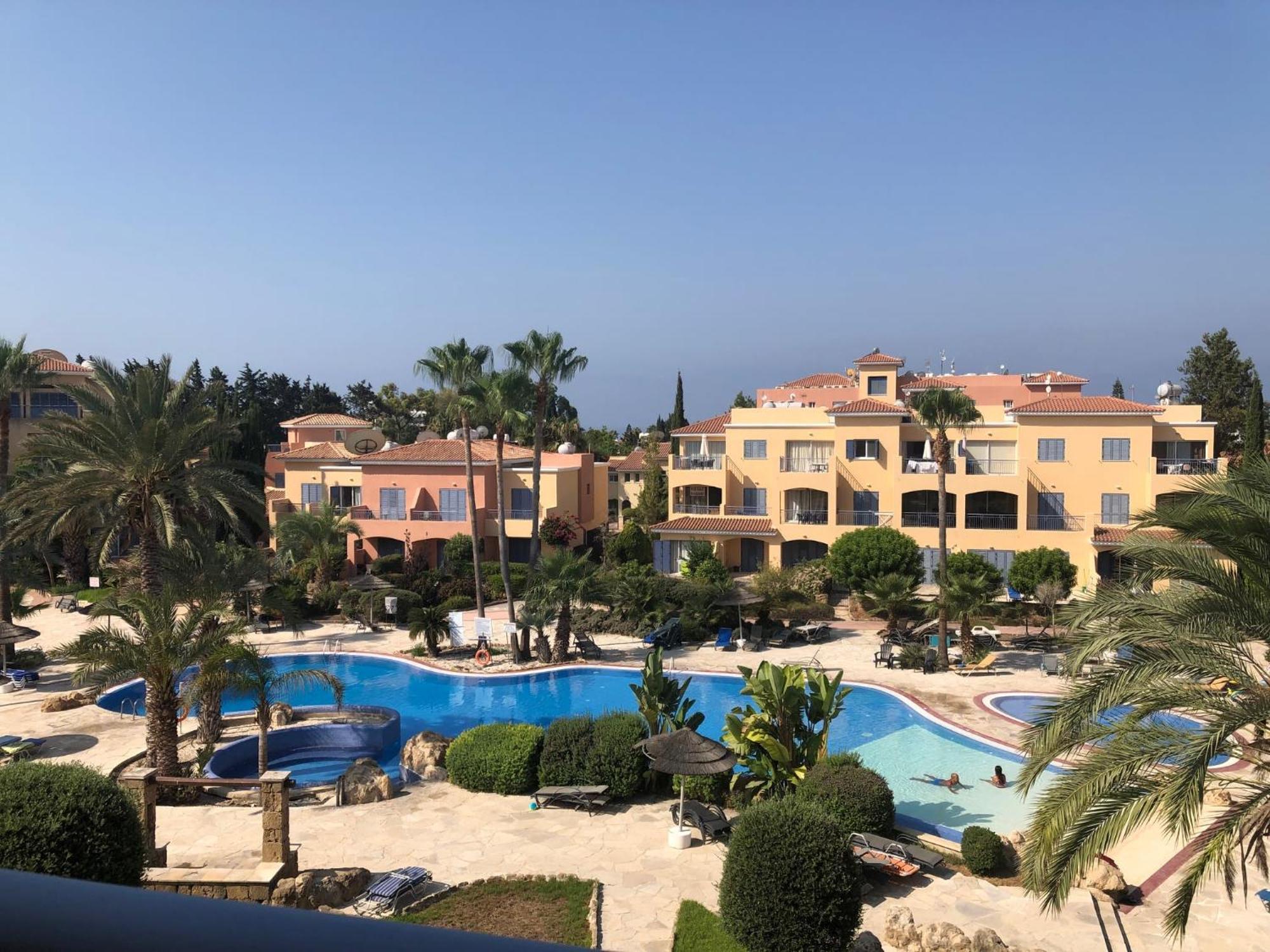 Limnaria Gardens - 1 Bedroom, Sunny Apartment With Stunning Pool Views Paphos Extérieur photo